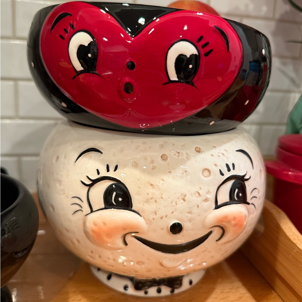 Charming Black and Red Smiley Face Bowl Set